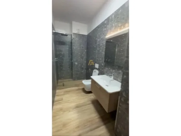 Tirane, shitet apartament 2+1 Kati 5, 102 m² 125.000 € (Kamez)