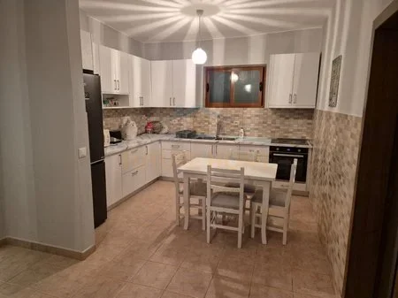 Tirane, jepet me qera apartament 2+1 Kati 2, 73 m² 600 € 