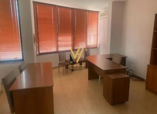 Tirane, jepet me qera zyre Kati 2, 26 m² 400 € (9 KATESHET)