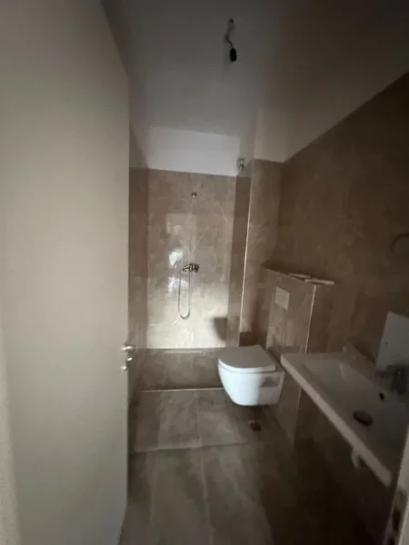 Tirane, jepet me qera apartament 2+1 Kati 2, 580 € 