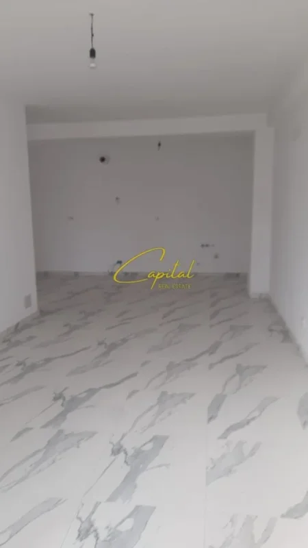 Tirane, jepet me qera zyre Kati 3, 120 m² 450 € (KOMBINAT)