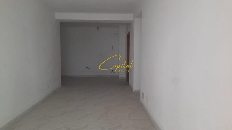 Tirane, jepet me qera zyre Kati 3, 120 m² 450 € (KOMBINAT)