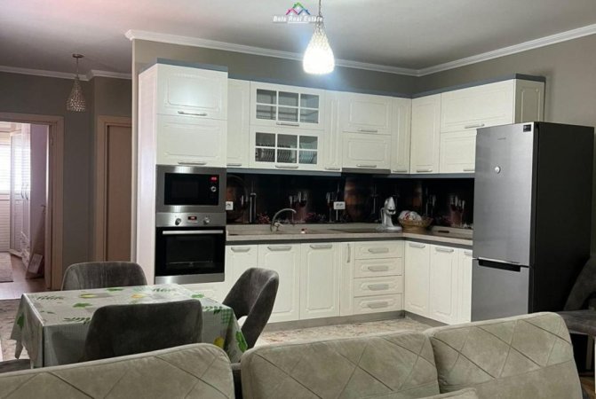 Tirane, jepet me qera apartament 2+1 Kati 8, 105 m² 650 € (don bosko)