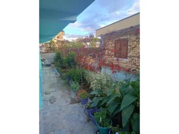 Tirane, shitet shtepi 2 Katshe , 77 m² 370.000 € (Shkoze)