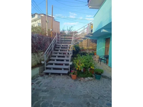 Tirane, shitet shtepi 2 Katshe , 77 m² 370.000 € (Shkoze)