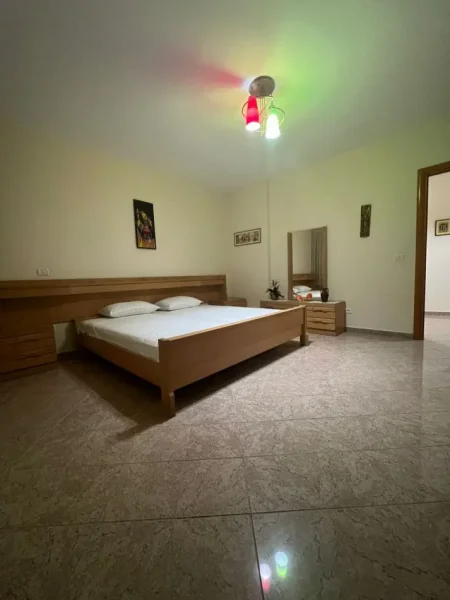 Tirane, jepet me qera apartament 2+1 Kati 5, 80 m² 700 € (Qender)