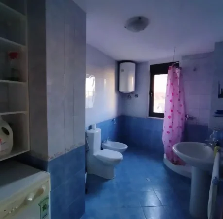 Tirane, jepet me qera apartament 2+1 Kati 5, 80 m² 700 € (Qender tek Eye of Tirana.)