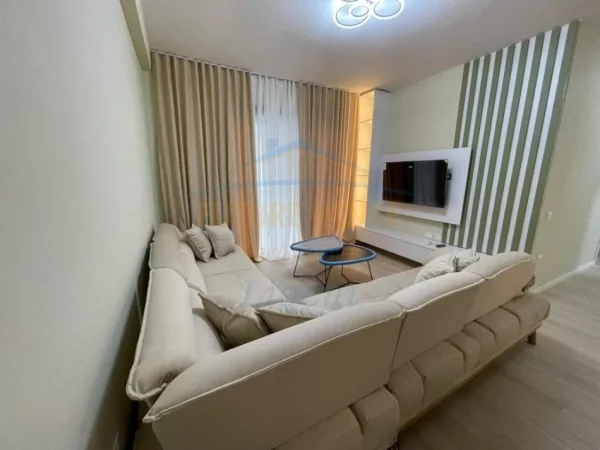 Tirane, jepet me qera apartament 2+1+Ballkon Kati 1, 113 m² 1.200 € (Liqeni i thate)