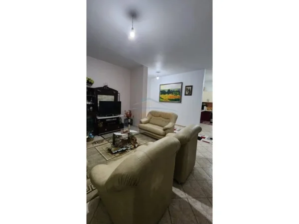 Shqiperi, shitet apartament 3 Katshe , 613 m² 65.000 € (Sauk)