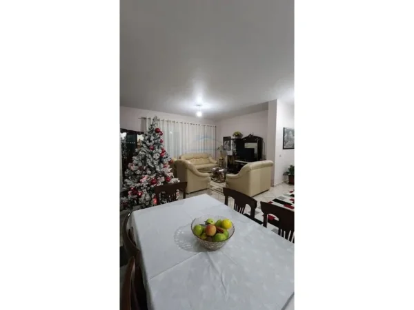 Shqiperi, shitet apartament 3 Katshe , 613 m² 65.000 € (Sauk)