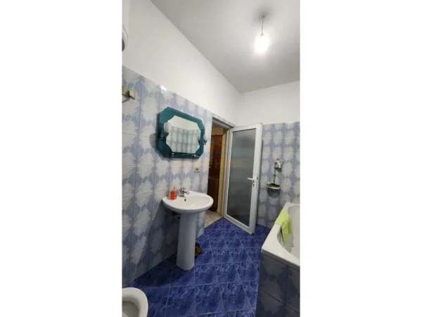 Shqiperi, shitet apartament 3 Katshe , 613 m² 65.000 € (Sauk)