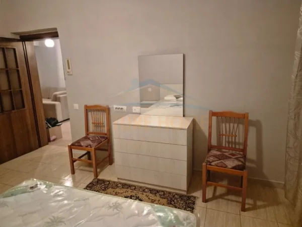Tirane, jap me qera apartament 2+1+Ballkon Kati 2, 72 m² 600 € (RRUGA E DURRESIT)