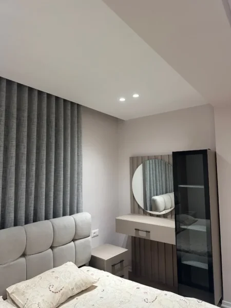 Tirane, jepet me qera apartament 2+1+Ballkon Kati 4, 80 m² 800 € (Qender)