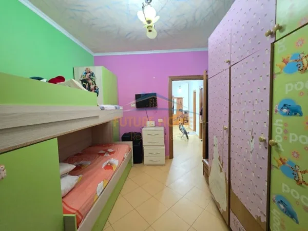 Tirane, jap me qera apartament 2+1+Ballkon Kati 8, 90 m² 400 € (YZBERISHT)