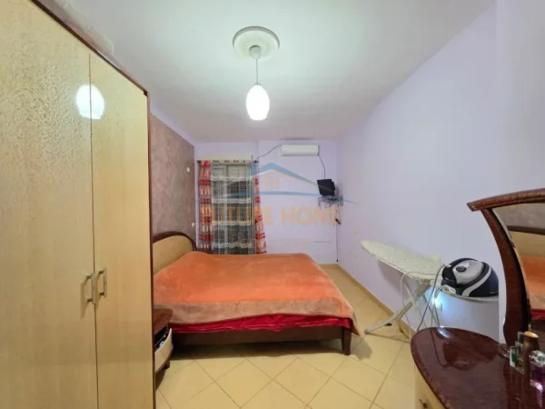 Tirane, jap me qera apartament 2+1+Ballkon Kati 8, 90 m² 400 € (YZBERISHT)