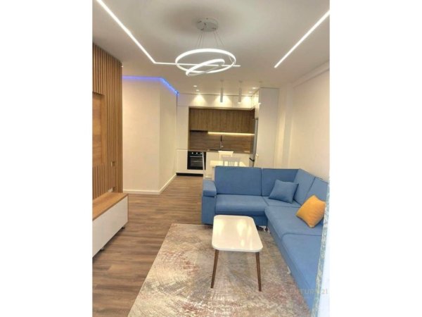 Tirane, jepet me qera apartament 2+1 Kati 4, 77 m² 600 € (rruga 5 maji)