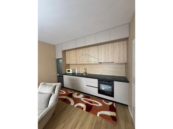Tirane, jepet me qera apartament 1+1+Ballkon Kati 8, 75 m² 450 € (Unaza e Re)