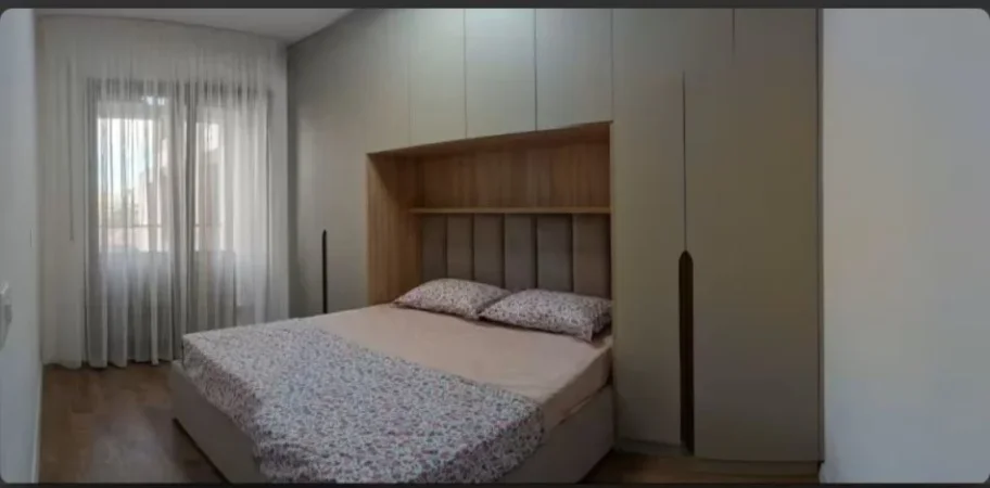 Tirane, jepet me qera apartament 2+1 Kati 4, 80 m² 900 € (Komuna parisit)