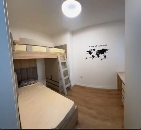 Tirane, jepet me qera apartament 2+1 Kati 4, 80 m² 900 € (Komuna parisit)