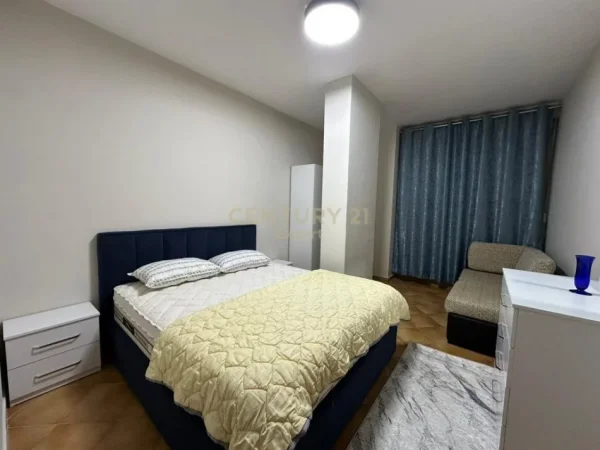 Tirane, jepet me qera apartament 1+1 Kati 4, 72 m² 700 € (blloku)