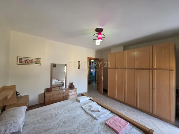 Tirane, jepet me qera apartament 2+1 Kati 4, 81 m² 700 € (rruga e kavajes)