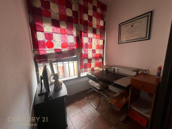 Tirane, jepet me qera apartament 2+1+Ballkon Kati 8, 96 m² 650 € (rruga e dibres prane gjimnazi partizani)