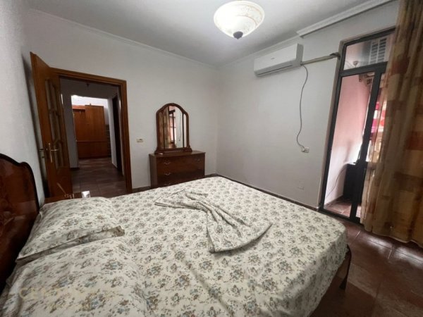 Tirane, jepet me qera apartament 2+1+Ballkon Kati 8, 96 m² 650 € (rruga e dibres prane gjimnazi partizani)