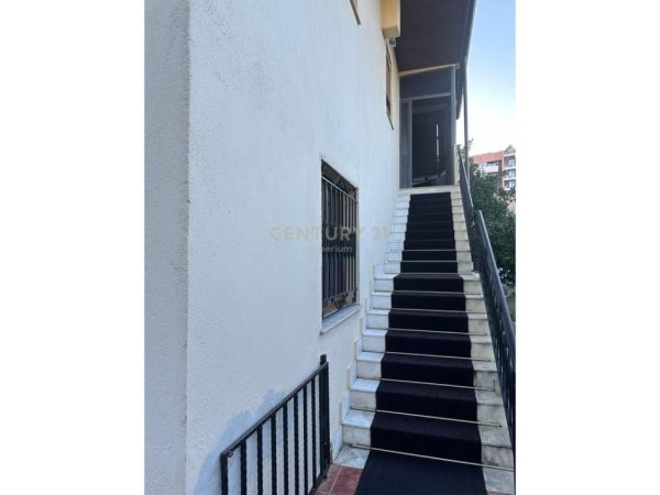 Tirane, jepet me qera apartament 2+1 Kati 2, 120 m² 450 € (prane fabrika e miellit)