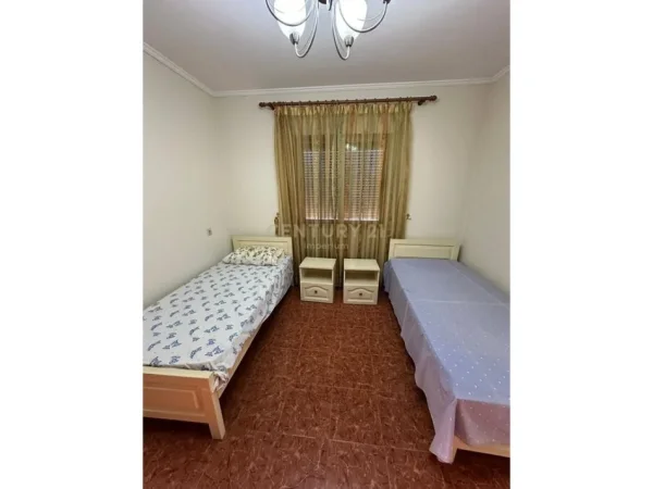 Tirane, jepet me qera apartament 2+1 Kati 2, 120 m² 450 € (prane fabrika e miellit)