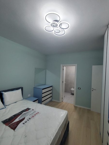 Tirane, jepet me qera apartament 2+1 Kati 3, 170 m² 1.200 € (Liqeni Thatë)