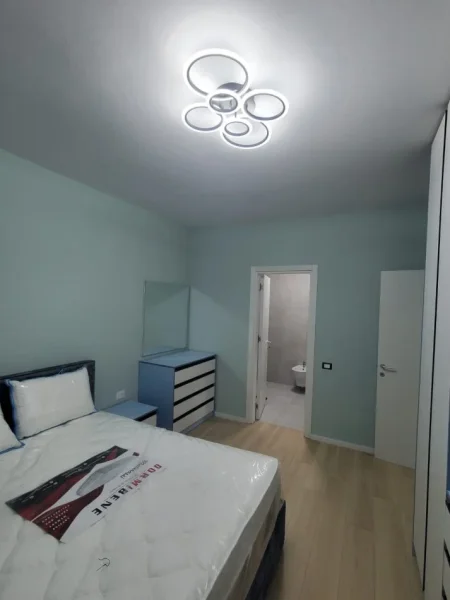 Tirane, jepet me qera apartament 2+1 Kati 3, 170 m² 1.200 € (Liqeni Thatë)