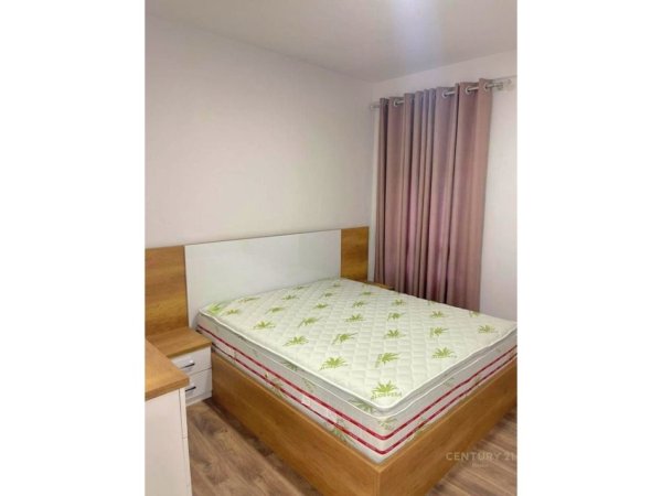Tirane, jepet me qera apartament 1+1 Kati 4, 77 m² 600 € (Rruga 5 Maj)