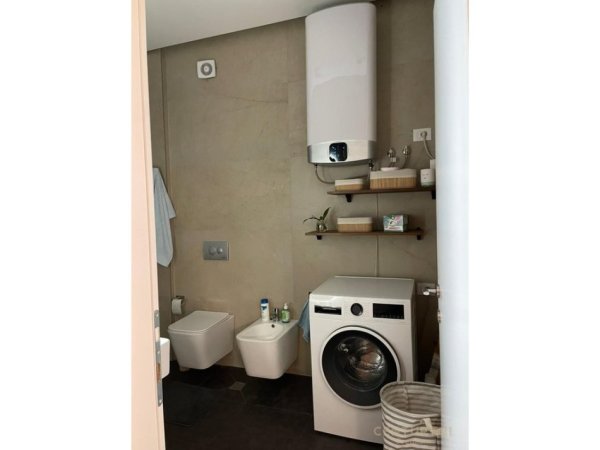 Tirane, jepet me qera apartament 1+1 Kati 2, 66 m² 600 € (yzberisht)