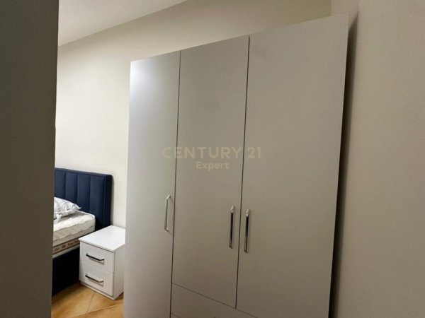 Tirane, jepet me qera apartament 1+1 Kati 4, 72 m² 700 € (Ish Blloku)