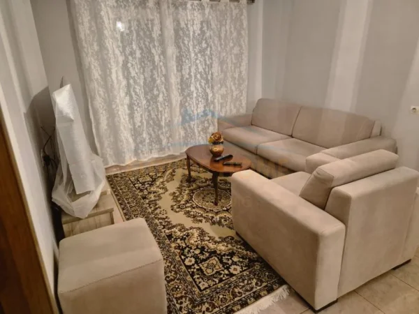 Tirane, jepet me qera apartament 2+1+Ballkon Kati 2, 73 m² (Rruga e Durresit)
