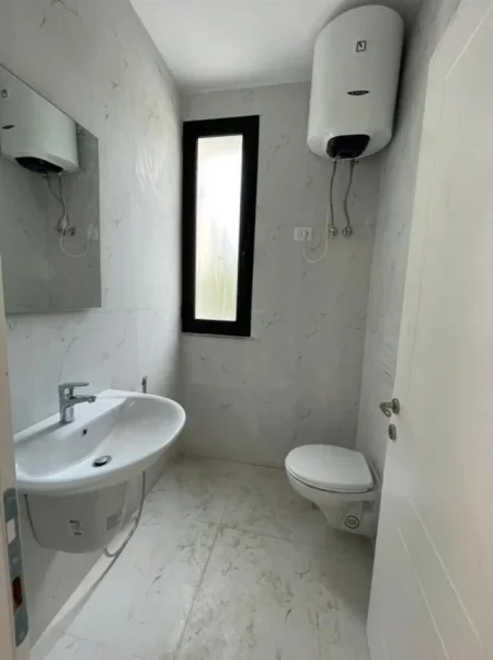Tirane, jepet me qera ambjent biznesi Kati 0, 70 m² 800 € (Stadiumi Dinamo)