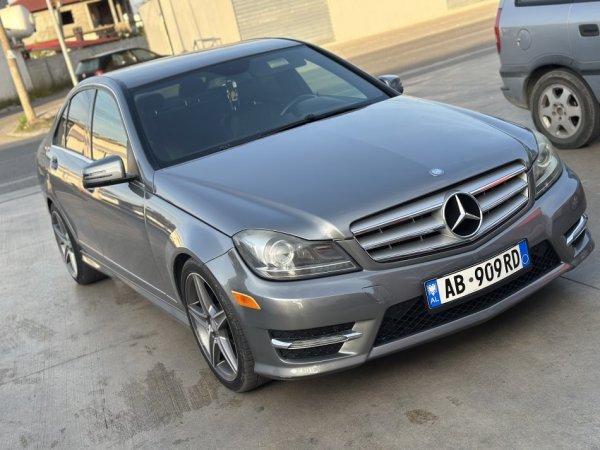 Elbasan, shes makine MERCEDEZ BENZ C CLASSE Benzin+Gaz, gri metalizato automatik Kondicioner 25.000 km 8.000 €