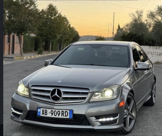 Elbasan, shes makine MERCEDEZ BENZ C CLASSE Benzin+Gaz, gri metalizato automatik Kondicioner 25.000 km 8.000 €