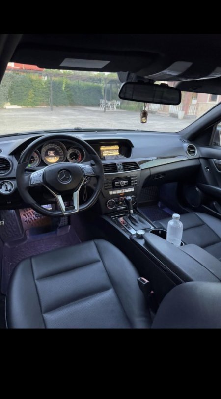 Elbasan, shes makine MERCEDEZ BENZ C CLASSE Benzin+Gaz, gri metalizato automatik Kondicioner 250.000 km 8.000 €