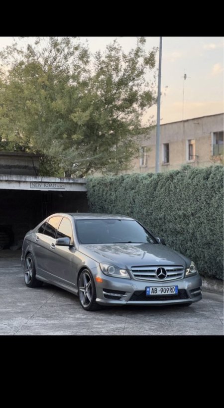 Elbasan, shitet makine MERCEDEZ BENZ C CLASSE 25000 Benzin+Gaz, gri metalizato automatik Kondicioner 250.000 km 8.000 €