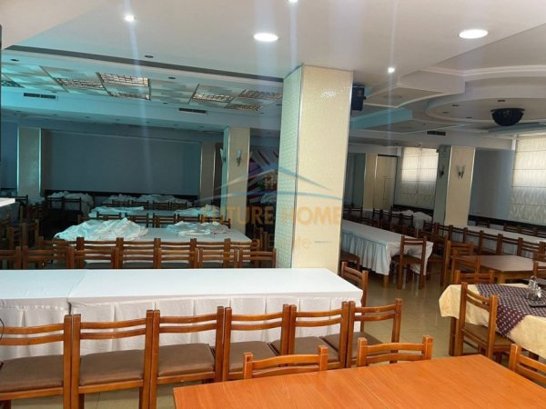 Tirane, jepet me qera bar-resorant Kati 0, 279 m² 2.000 € (Don Bosko)