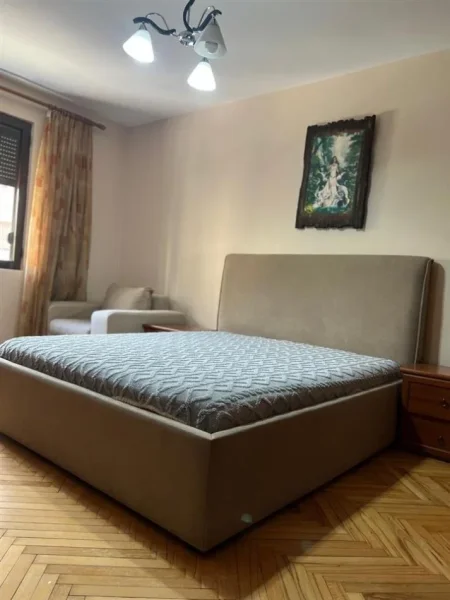 Tirane, jepet me qera apartament 2+1 Kati 3, 85 m² 700 € (MYSLYM SHYRI)