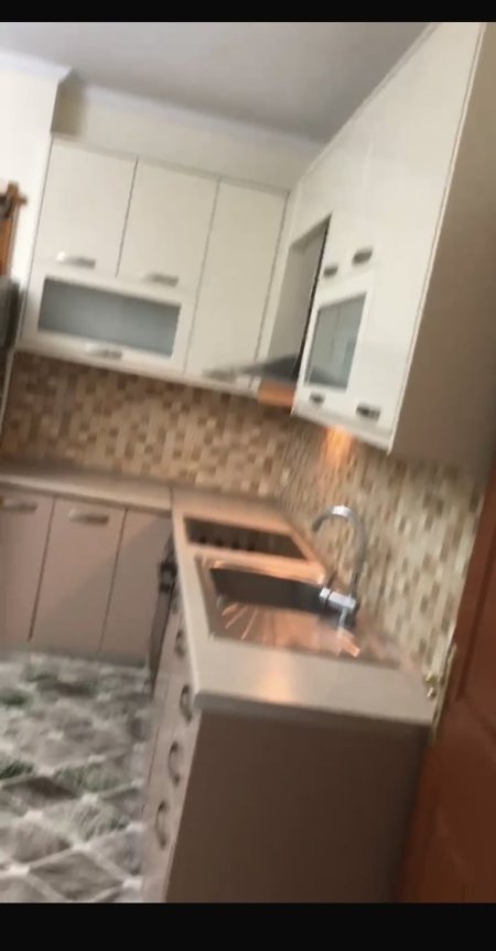 Tirane, jepet me qera apartament 2+1+Ballkon Kati 3, 100 m² 450 € (Astir Bulevardi Migjeni I Mobiluar 450€/muaji)