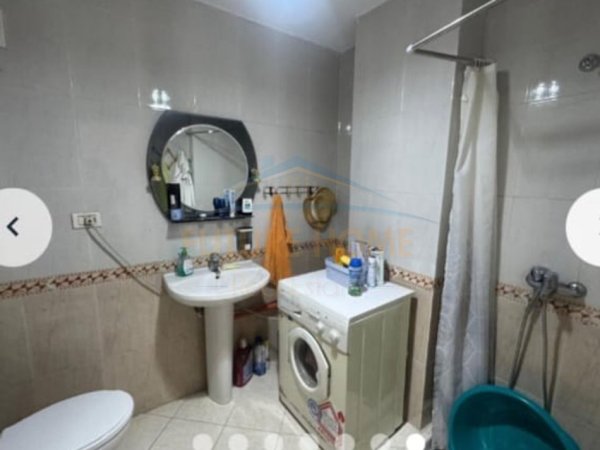 Tirane, jepet me qera apartament 1+1 Kati 12, 65 m² 600 € (Rruga Kavajes)