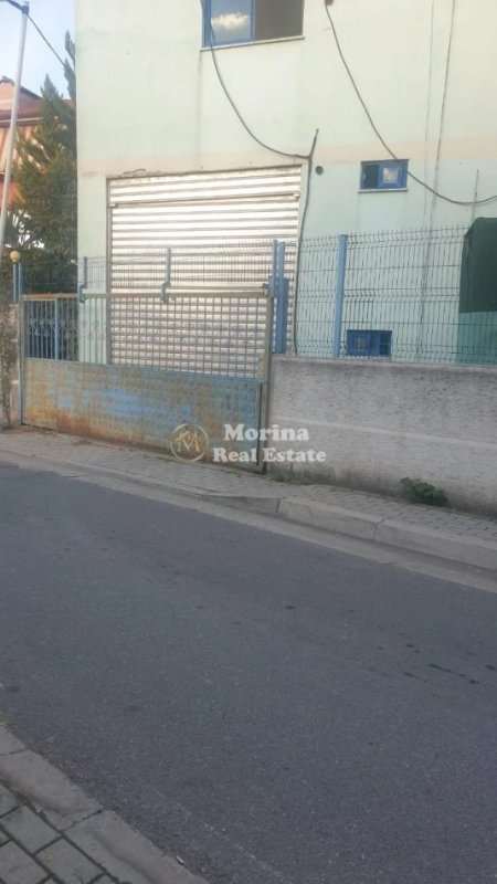 Tirane, jepet me qera magazine Kati 1, 180 m² 1.200 € (Fusha e Aviacionit)