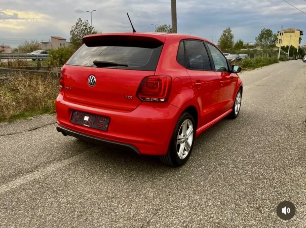 Kavaje, shes makine Vw polo Nafte, e kuqe automatik Kondicioner 175.000 km 6.500 €