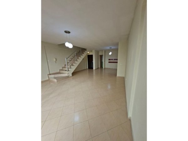 Tirane, shitet apartament duplex Dublex Kati 1, 159 m² 280.000 € (Rezidenca Kodra e Diellit 1, Tiranë.)