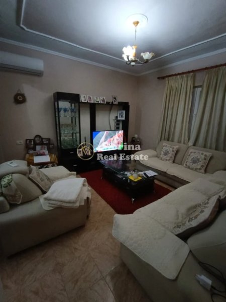 Tirane, jepet me qera Vile 2+1 Kati 2, 100 m² 500 € (Rruga Todi Shkurti)