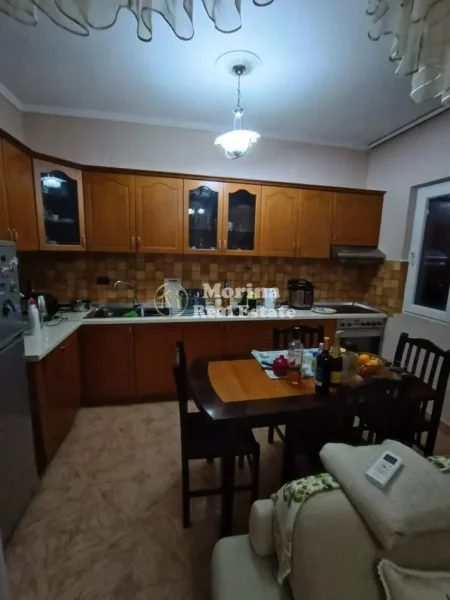 Tirane, jepet me qera Vile 2+1 Kati 2, 100 m² 500 € (Rruga Todi Shkurti)