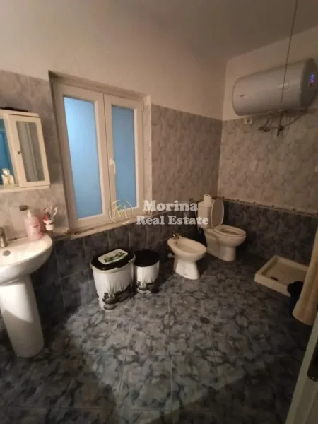 Tirane, jepet me qera Vile 2+1 Kati 2, 100 m² 500 € (Rruga Todi Shkurti)
